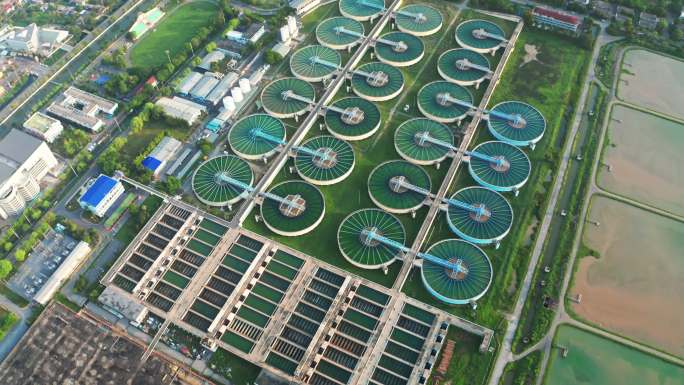 鸟瞰环境保护水处理厂。