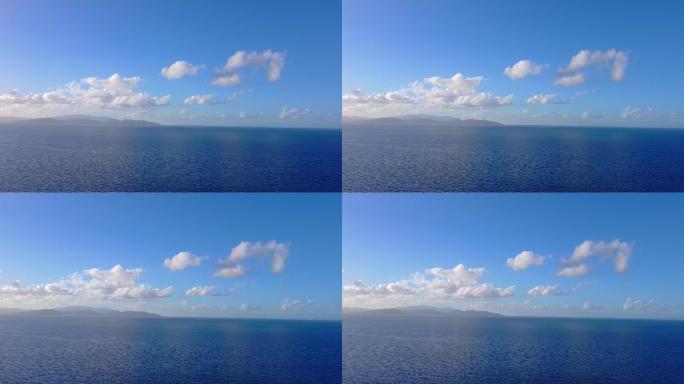 完美的大海和云朵宁静的海面晴空万里
