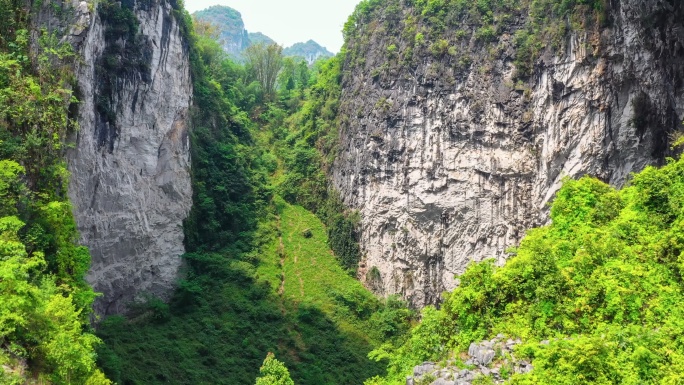 原始森林洞穴岩溶美景绿水青山旅游经济