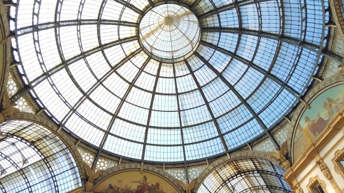 意大利米兰Vittorio Emanuele II画廊的玻璃天花板