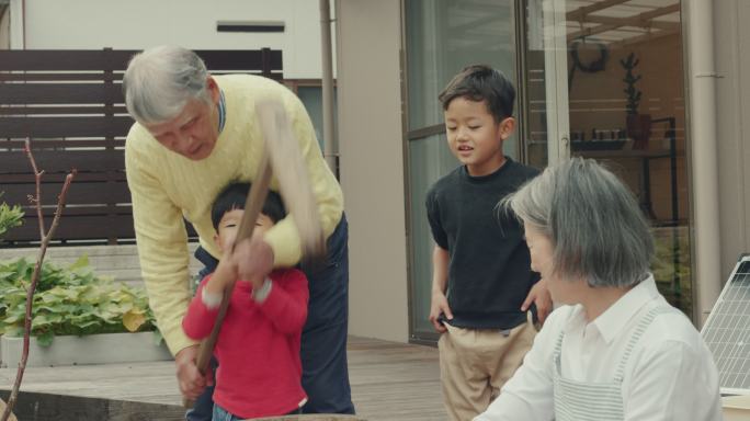 MLS-祖父母教他们的孙子如何制作传统的新年摩契