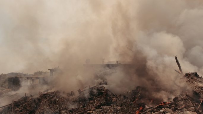 烧毁被拆除的房屋野外焚烧环境污染大气污染