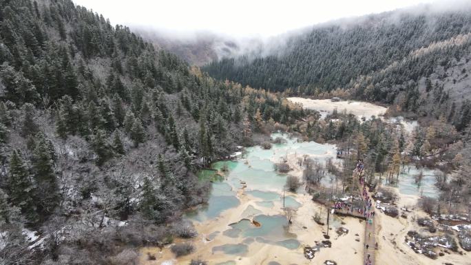 黄龙五彩池航拍雪景风光