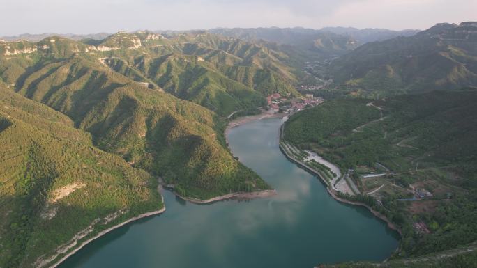 夏日黄昏青州泰和山仁河水库群山壮美风景