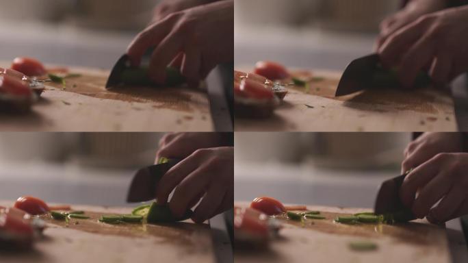 特写镜头：厨师在制作三明治时切黄瓜