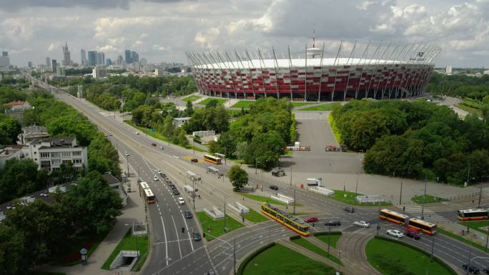 市中心鸟瞰图。从上方看大十字路口和华沙国家体育场