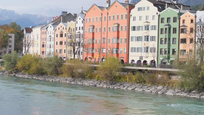 奥地利西部蒂罗尔的首府因斯布鲁克的诺德基特山脉的云和河流。该市位于与Wipptal交界处的Inn V