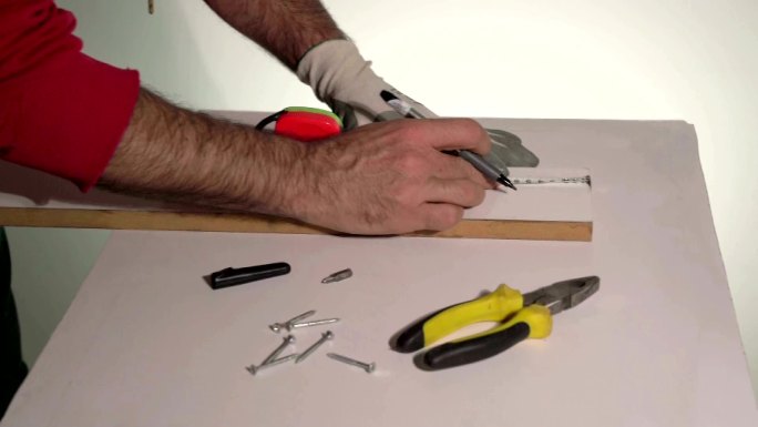 使用卷尺测量长度木工中性笔
