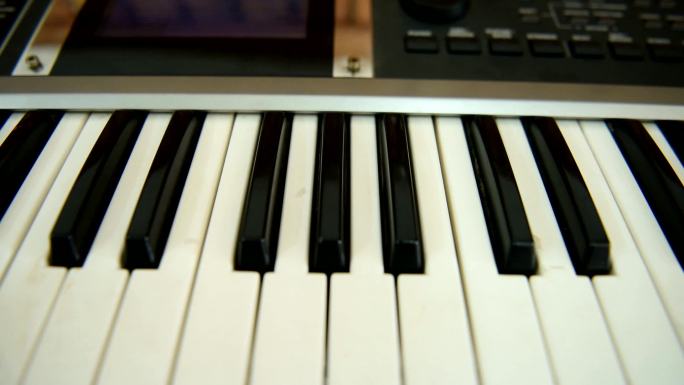 钢琴键盘琴键