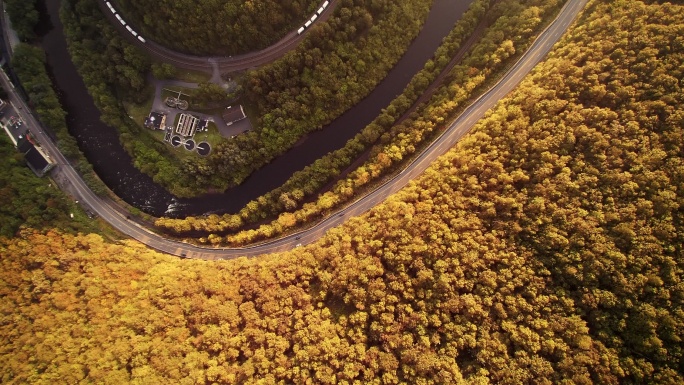 美国宾夕法尼亚州波科诺斯地区碳县吉姆·索普（Mauch Chunk）和利哈伊河附近阿巴拉契亚山脉的无