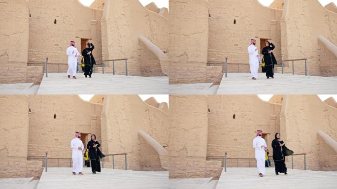 沙特中年游客参观迪里耶遗址
