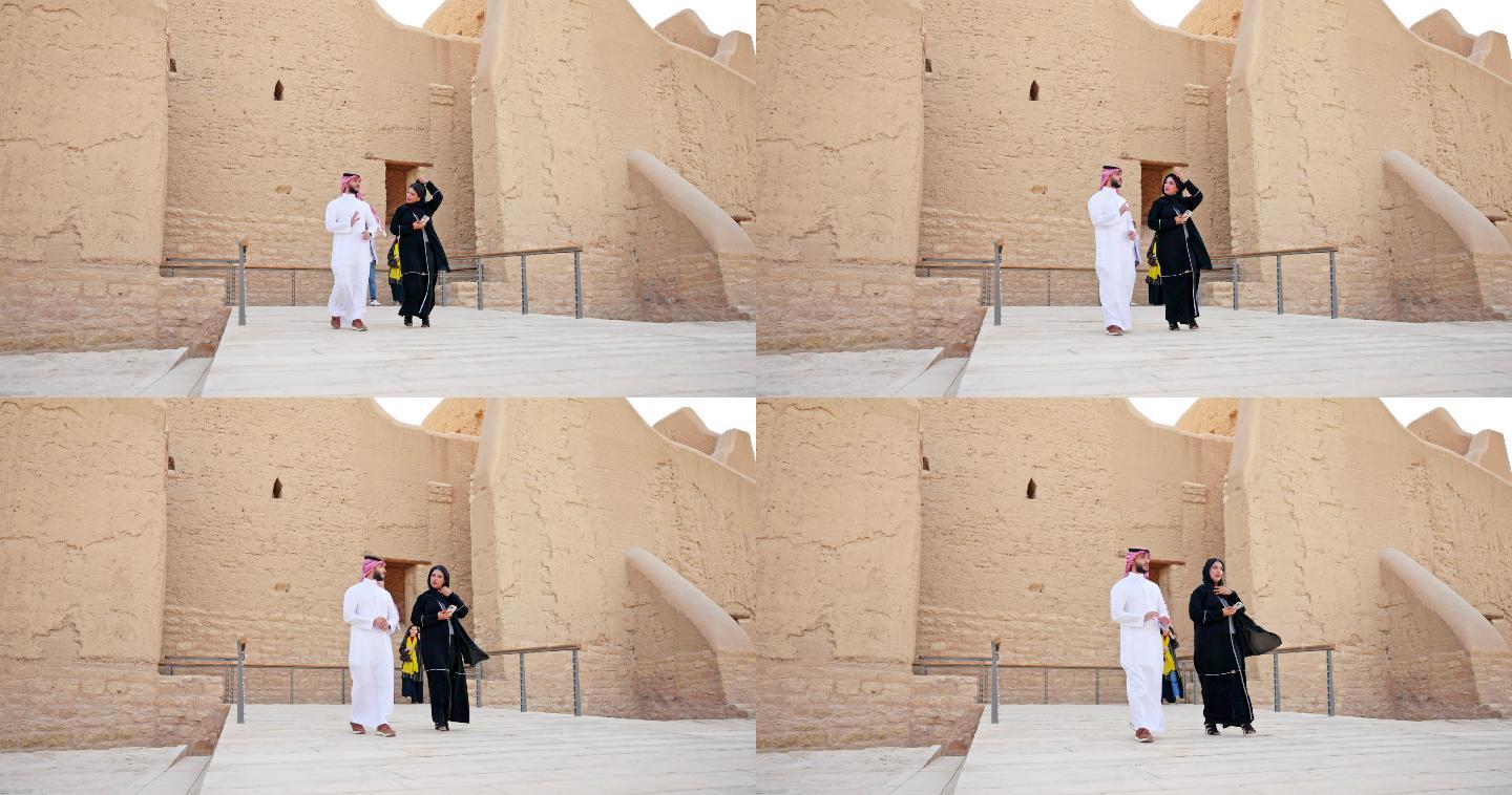 沙特中年游客参观迪里耶遗址