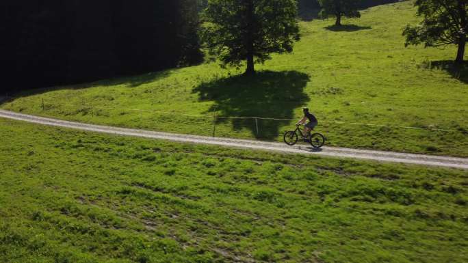 瑞士阿尔卑斯山山地自行车赛