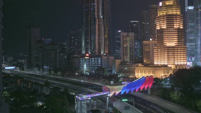 黄昏人行天桥林塔桑-萨洛马连接吉隆坡新旧城市