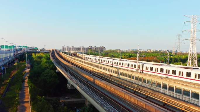 4K 上海外环秀沿路地铁11号线进站航拍