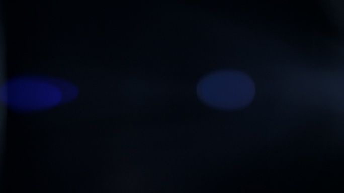 变形镜头的镜头光斑，在黑暗中拍摄
