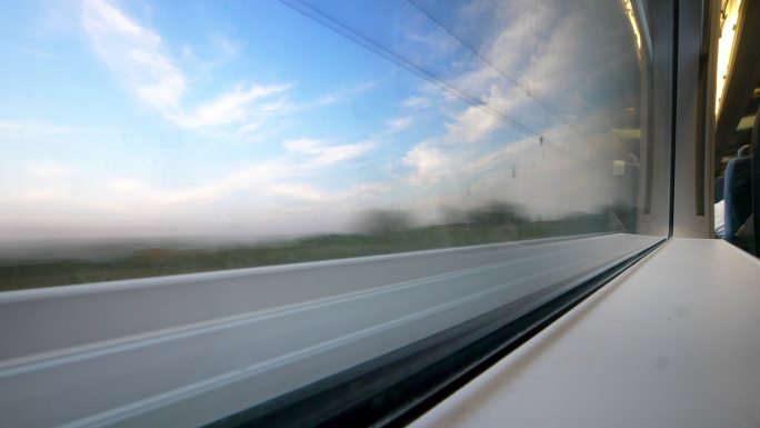 窗外的美景动车和谐号复兴号