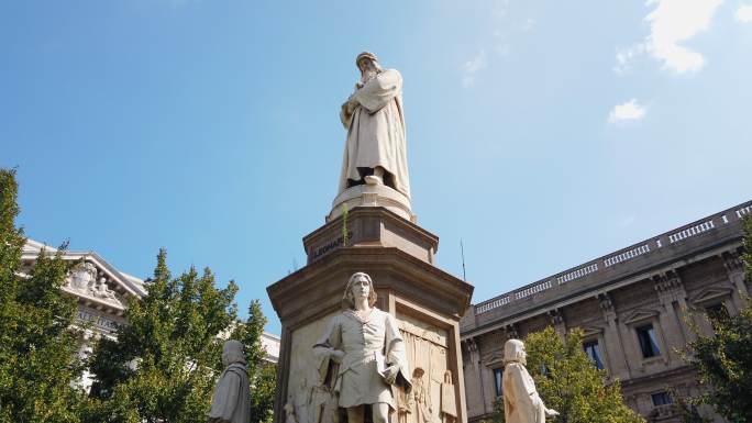 意大利米兰的达芬奇雕像