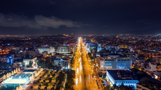雅典市中心、Syggrou大道、卫城和主要地标建筑的4K全空中夜间时间点（hyperlapse）