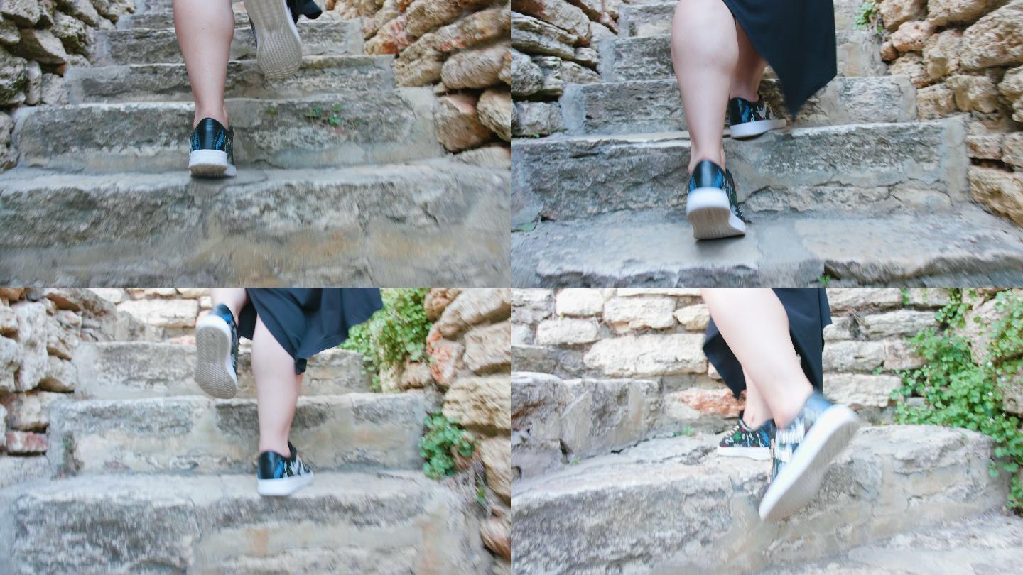 女足踏上石阶楼梯登山