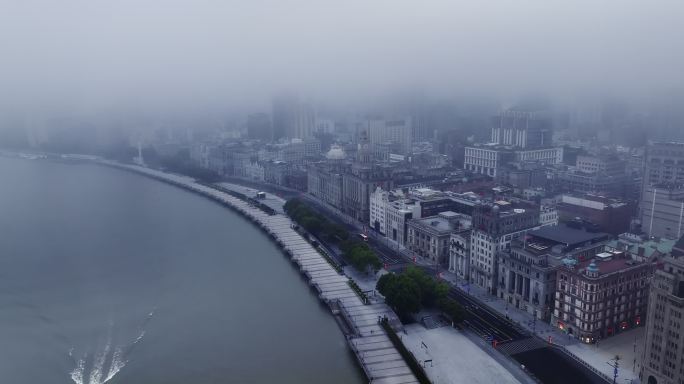 上海外滩 阴天 城市压迫