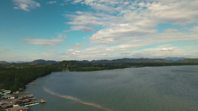 泰国热带近岸海无人机鸟瞰图