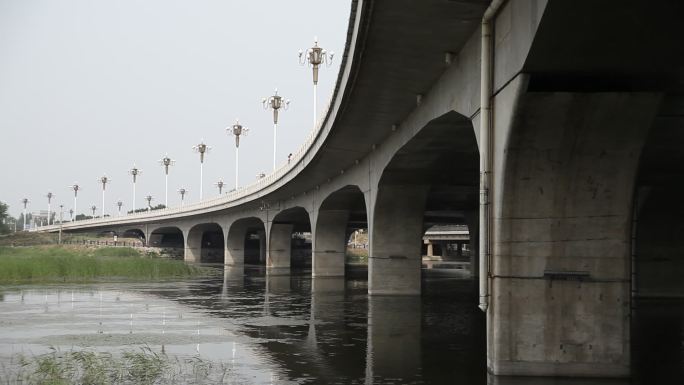 北京潮白河一处大桥延展画外景观非常美