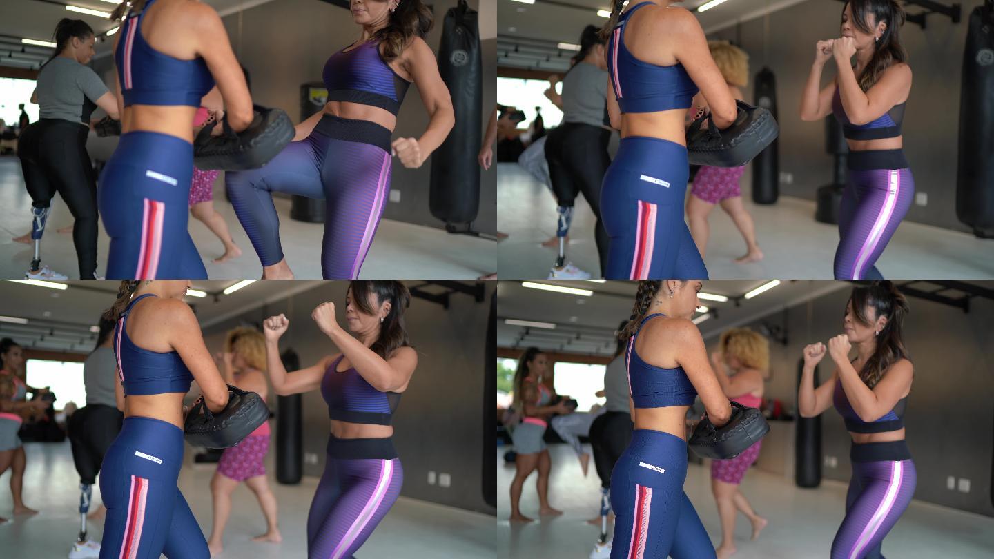 女子在健身房进行功能训练时打跆拳道