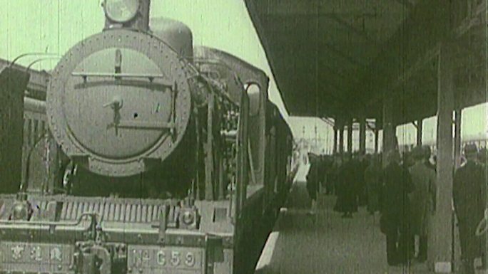三十年代老火车进站