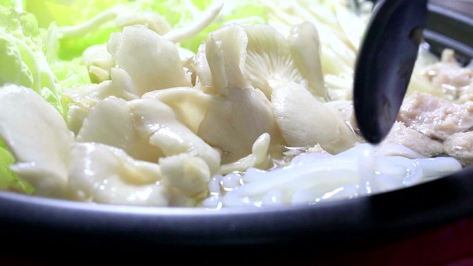 魔芋面砂锅米线食材肉片平菇金针菇生菜