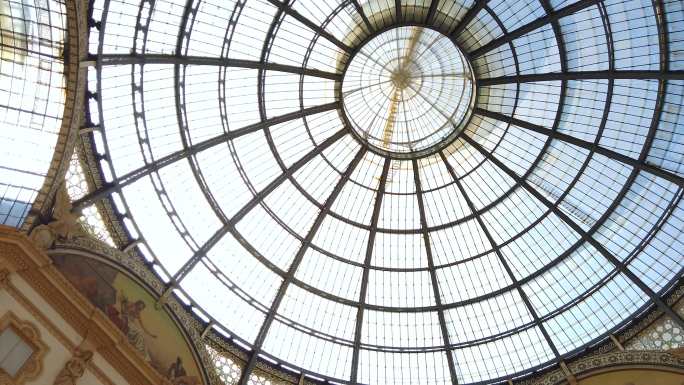 意大利米兰Vittorio Emanuele II画廊的玻璃天花板