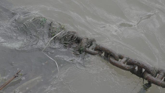 水拍打链条 黄浦江 外滩 锚链 升格水