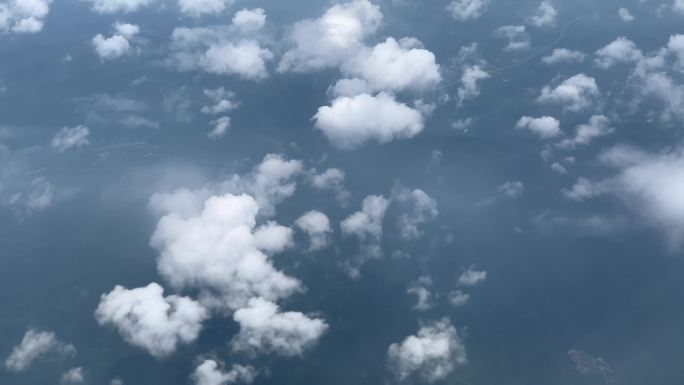 飞机云层合集在云层上飞行的飞机云上风景