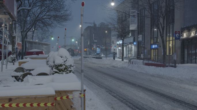 暴风雪纽约冬夜郊区Astoria街