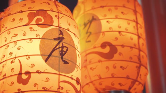 街道上装饰着灯笼以庆祝中国新年