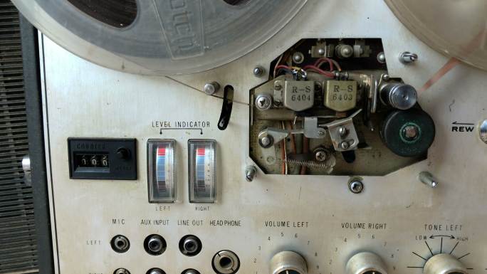 旧磁带录音机电器