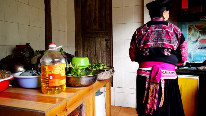 中式厨房中国少数民族少数民族服饰女性
