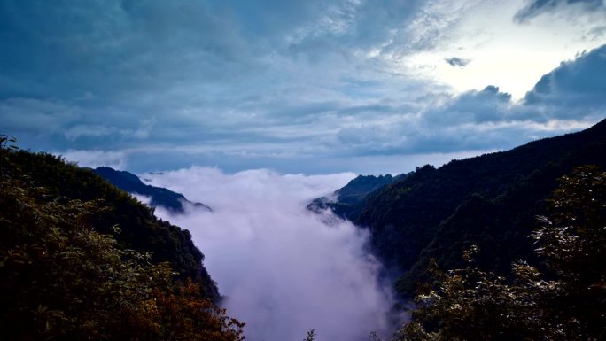 雾中的桂林山延时云海风云变幻大峡谷山谷大