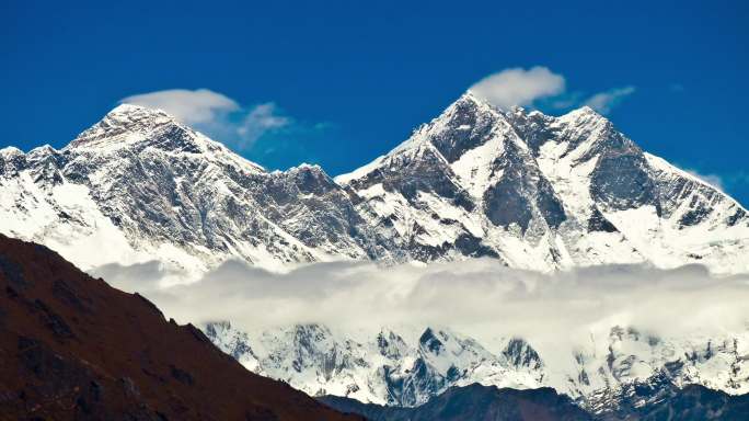 珠穆朗玛峰特写延时摄影高峰山峰天空蓝天白