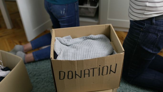 整理捐赠衣物收拾衣服收纳整理