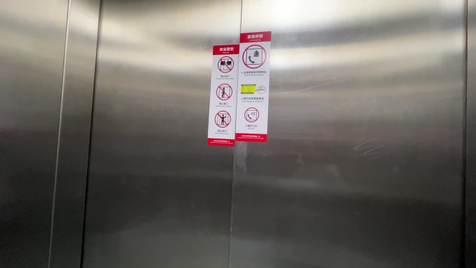 【镜头合集】疫情期间电梯消毒