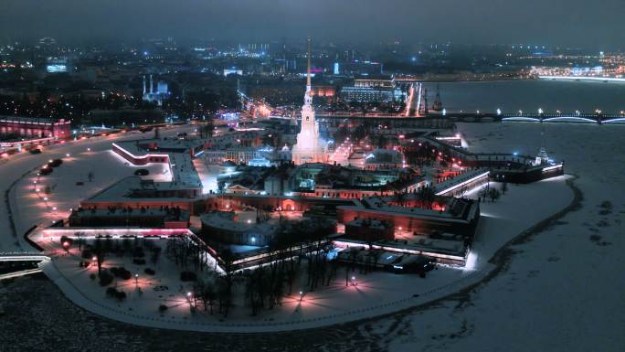 圣彼得堡宫殿广场上的冬宫库存照片