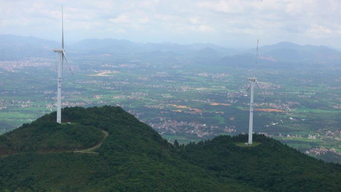 浮山岭固定机位拍大型风力发电机