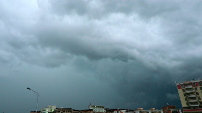 4K高清暴风雨来临之前的天空