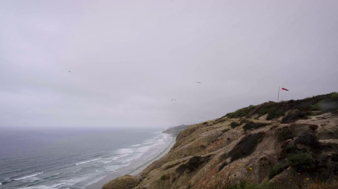 圣地亚哥多云的早晨滑翔伞