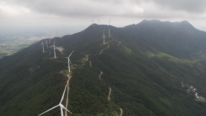 穿云上升运镜航拍浮山岭风力发电