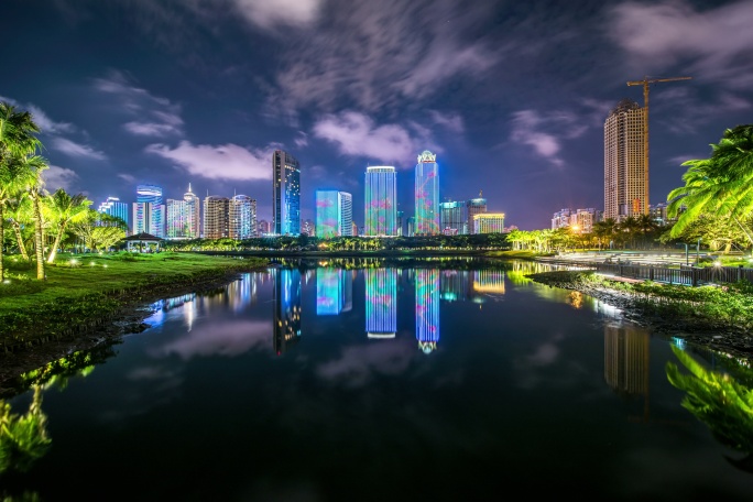 海口万绿园高楼大厦夜景延时