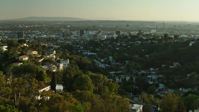 从好莱坞山鸟瞰好莱坞和洛杉矶城市景观