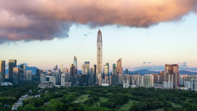 深圳福田区天际线从黄昏到夜晚/中国广东省深圳市