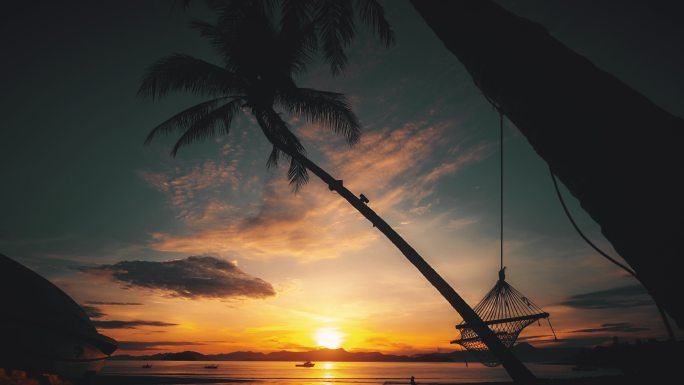 海滩日落时的吊床夕阳余晖晚霞椰子树